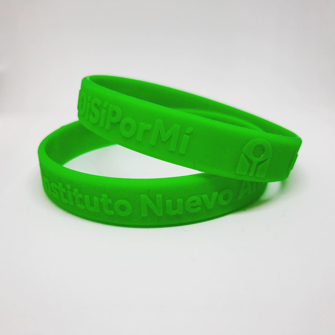 Pulseras en alto relieve