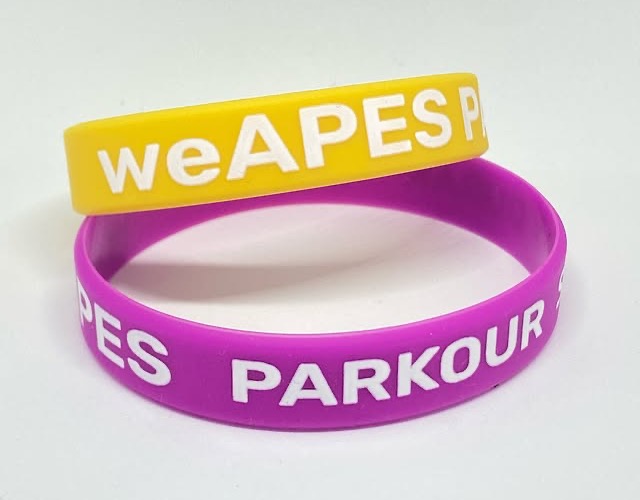 Pulseras de un color impresas en una tinta