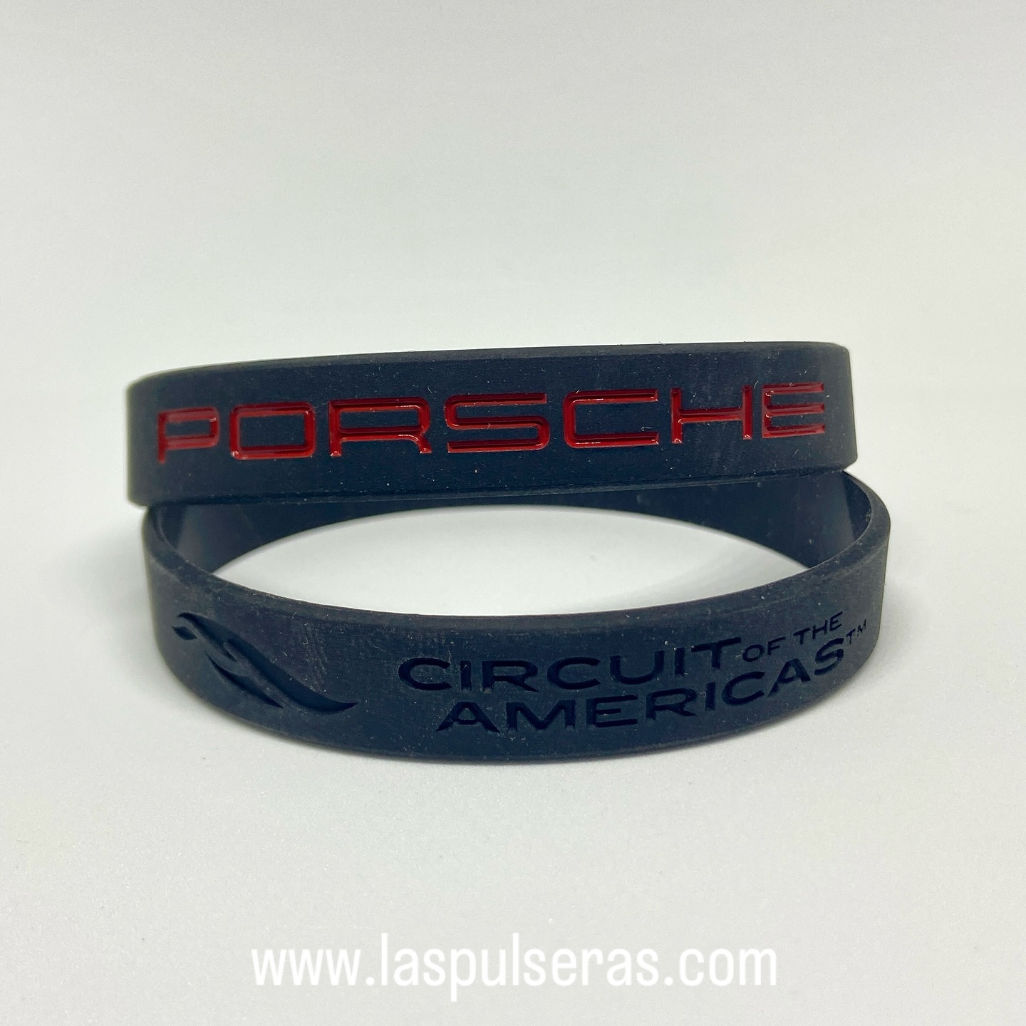 Pulseras en bajo relieve